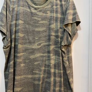 torrid Short Sleeve super soft Camo Crew Tee - Olive/Gray
